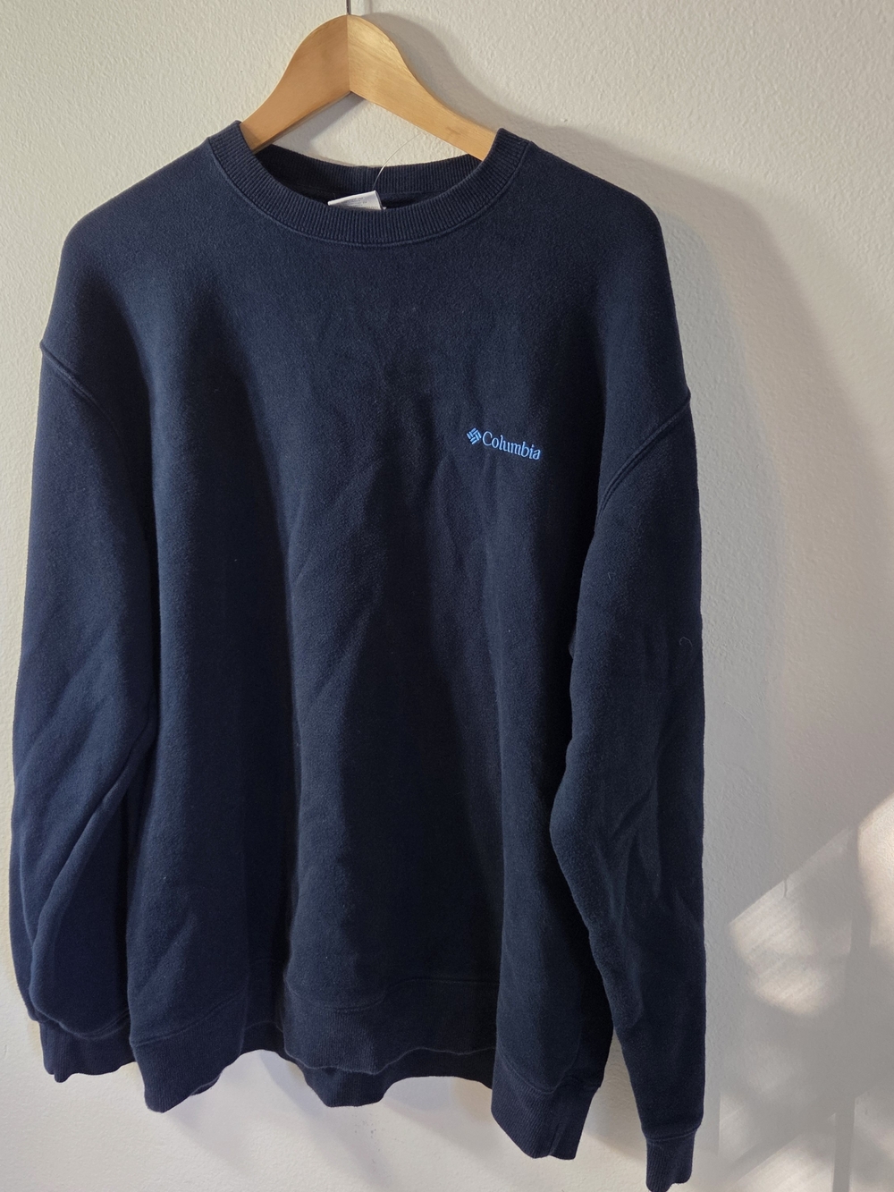 Columbia Adult Navy Crewneck Sweatshirt Size Large Outdoors Hiking Granola Girl